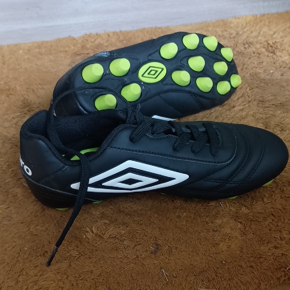 Umbro Youth Black and Neon Green Cleats